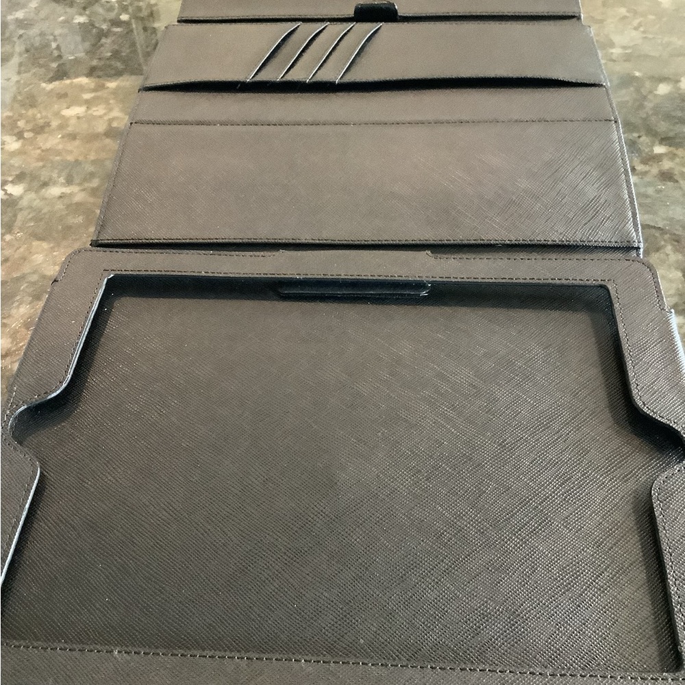 Michael Kors mini iPad case - Picture 5 of 7